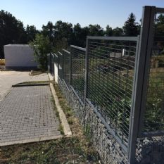 Moderní rámové oplocení RD Rokycany