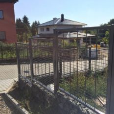 Moderní rámové oplocení RD Rokycany