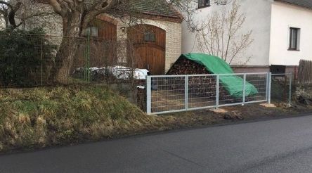 Pozinkovaná vjezdová vrata Holoubkov
