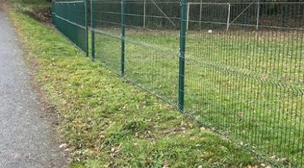 Obnova oplocení dětského a sportovního hřiště - Ostrov u Stříbra 