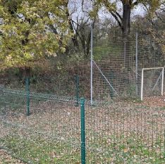Obnova oplocení dětského a sportovního hřiště - Ostrov u Stříbra 