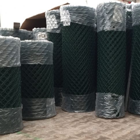 Pletivo PVC  150 cm -25 m,s vpleteným napínacím drátem, zelené