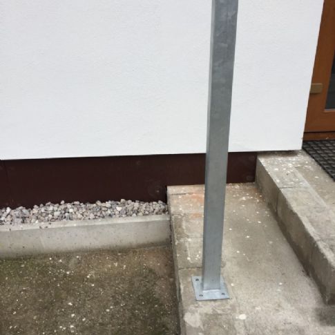 Sloupek Zn 60x40x2 - 1300 mm, na plotně