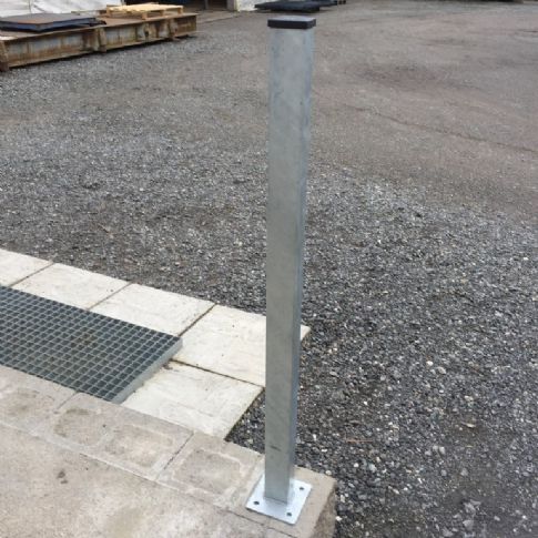 Sloupek Zn 60x40x2 - 1300 mm, na plotně