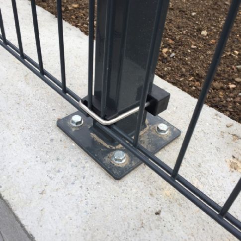 Sloupek Zn,PVC 60x40x2 - 1700 mm, na plotně - antracitový