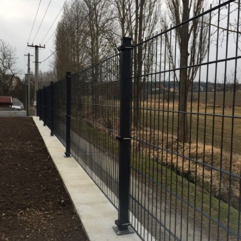 Sloupek Zn,PVC 60x40x2 - 1700 mm, na plotně - antracitový