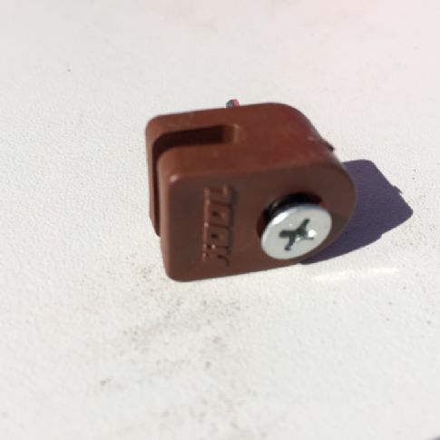 Příchytka napínacího drátu PVC - hnědá
