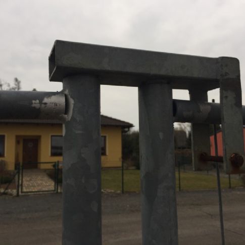 otočný závěs k vrátkům