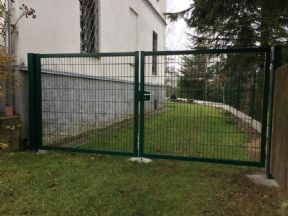 Plotová vrata Zn,PVC 5,0 x 2,0 m, dvoukřídlá, otevíravá