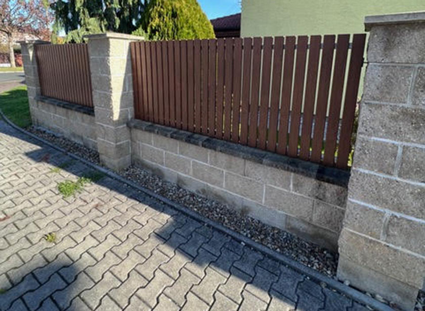 Výměna dřevěných planěk za bezúdržbové plastové v Rokycanech Výměna dřevěných planěk za bezúdržbové plastové v Rokycanech